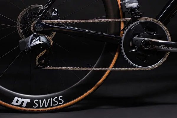 Rapha x Canyon 打造“单车界超级跑车” Ultimate CF SL 8 Disc RCC