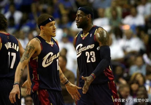 网传詹姆斯的前队友德隆蒂·韦斯特已经沦为了流浪汉，这是真的吗？