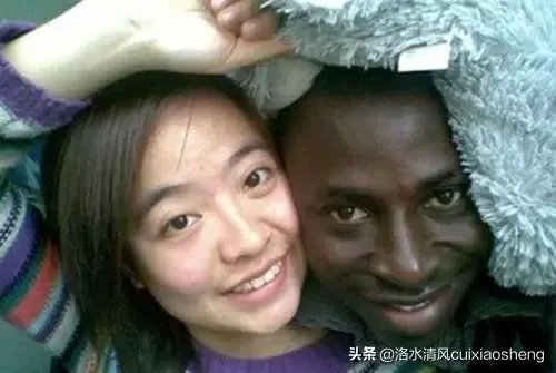 女儿和非洲小伙离婚了，孩子留给男方好还是留给女方好？