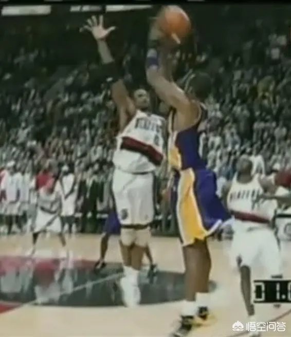 如果需要最后超高难度三分绝杀，科比、库里、哈登你会选谁？