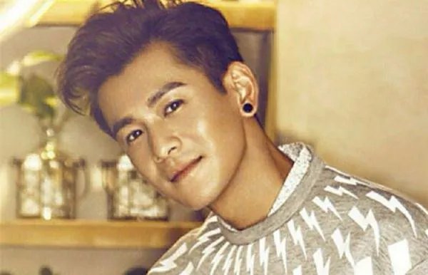 乔振宇是公认美男子，儿女双全，但是为什么却迟迟没有办婚礼？