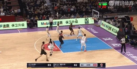 CBA联赛第42轮：辽宁衡润vs浙江广厦，韩德君手部受伤疑似骨折，总决赛怎么办？