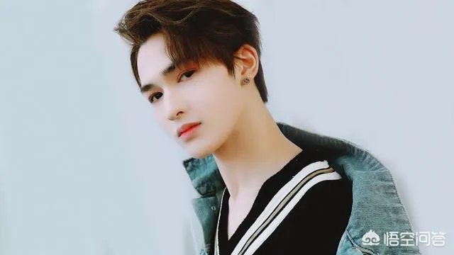 想知道朱正廷在NPC和NEXT里分别的定位是什么？