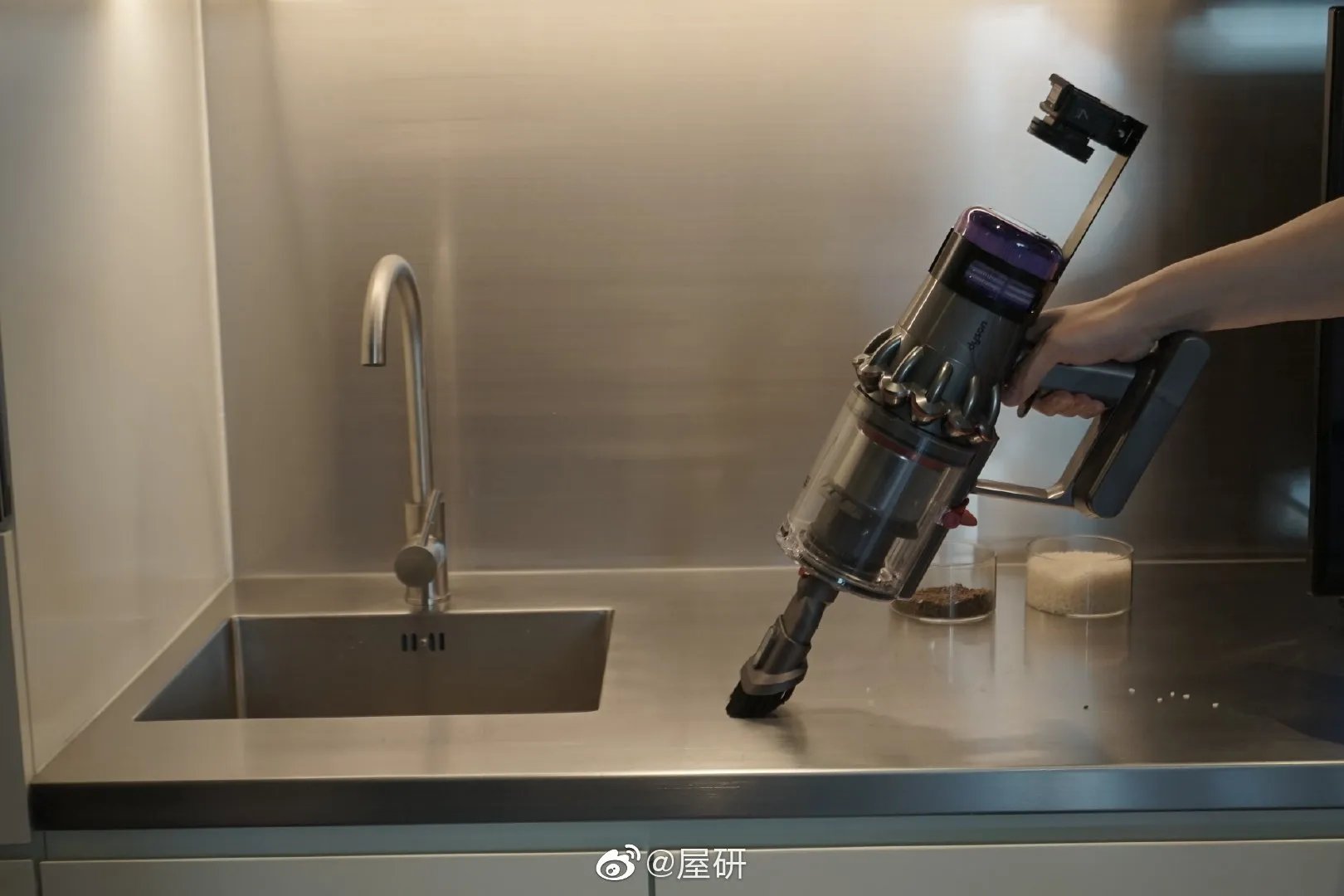 下午参加了Dyson的新品分享会，作为主角的V11也太炫酷了...