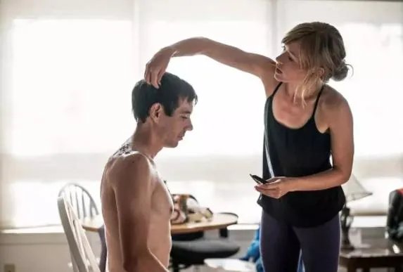 你怎么评价电影《徒手攀岩》？