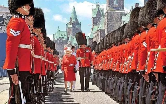 为什么英国王子结婚要穿陆军的礼服？英国陆军不是向议会效忠的吗？