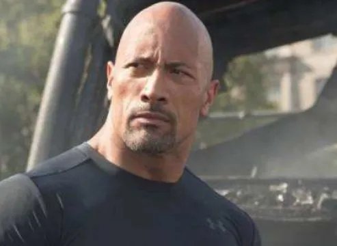 巨石强森着急上班徒手拆门，事件的原委是什么？