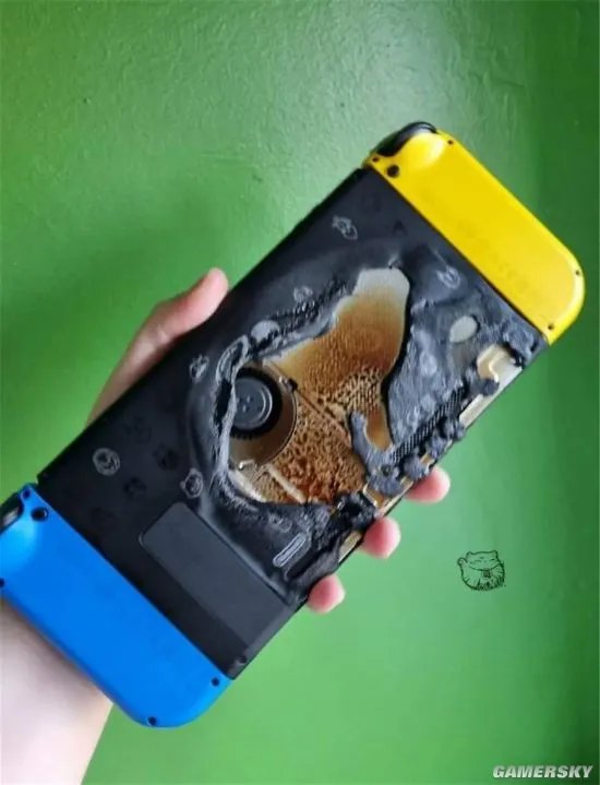 血压上来了 网友晒被熊孩子毁掉的笔记本电脑