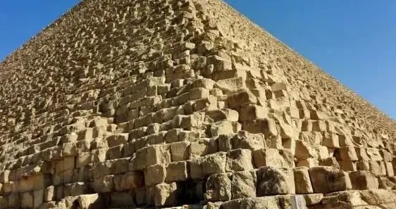 金字塔为什么难建