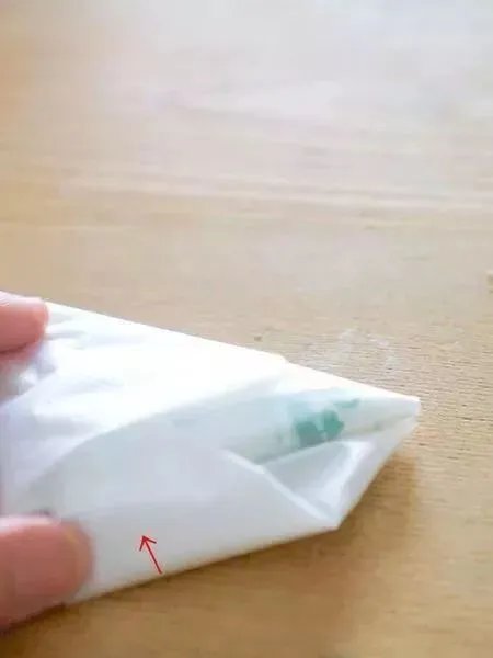 你扔的每一个塑料袋，都会回到你的餐桌上