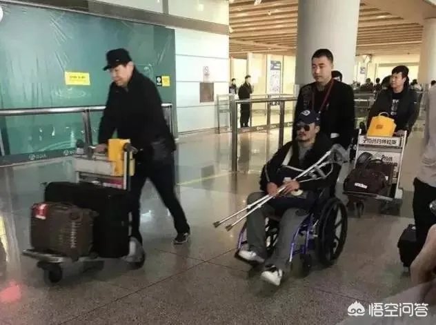 吴京自曝可以拿残疾证：我下肢瘫痪过，经历过生死，你怎么看？
