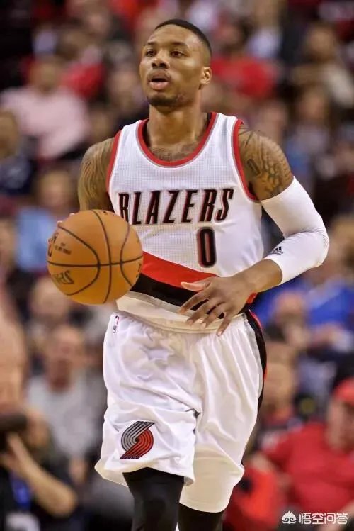 如果需要最后超高难度三分绝杀，科比、库里、哈登你会选谁？