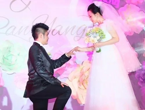 婚礼现场新郎求婚词 婚礼求婚词怎么说才浪漫