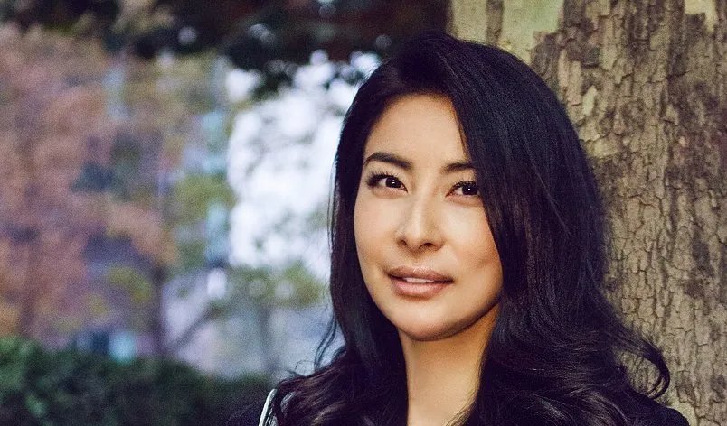 霍启刚郭晶晶现身小餐馆,甜蜜合影一脸幸福,秀恩爱不忘做公益,你怎么看?