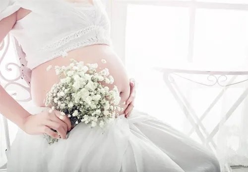 5个月孕妇婚纱款式推荐  怀孕适合穿什么婚纱