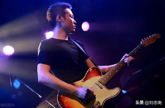 如何评价梁博的唱功和创作？