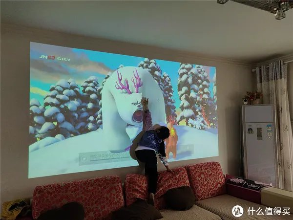 坚果G7评测：没时间带孩子去电影院？在家也能拥有影院级体验！