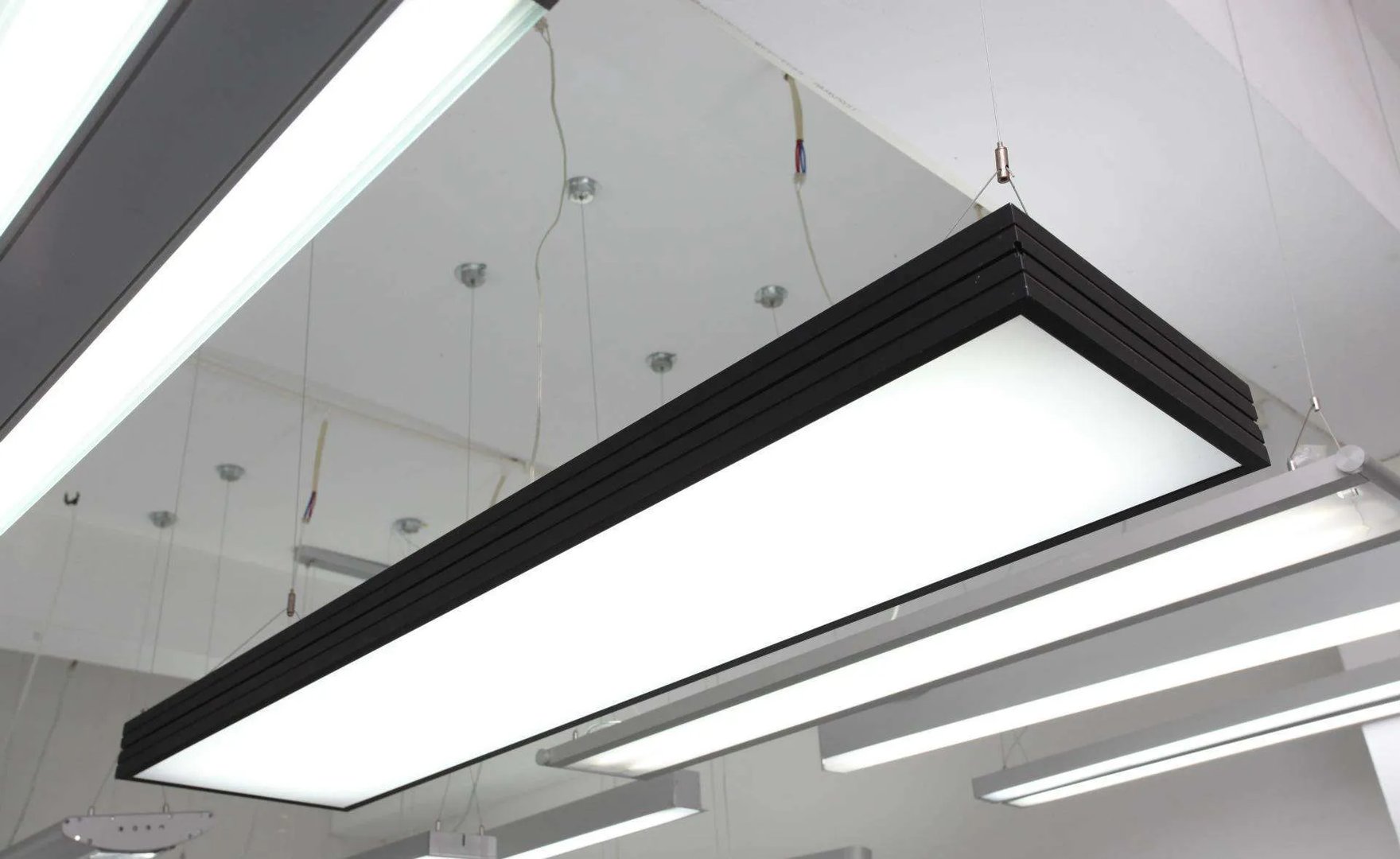 led吊顶灯  led节能灯十大品牌排名