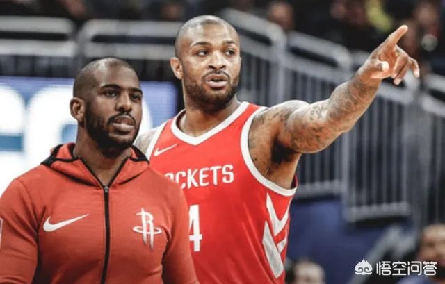 “摸头”上瘾？保罗在采访时，塔克再次偷袭摸头成功。为何这次保罗只是口头警告塔克？