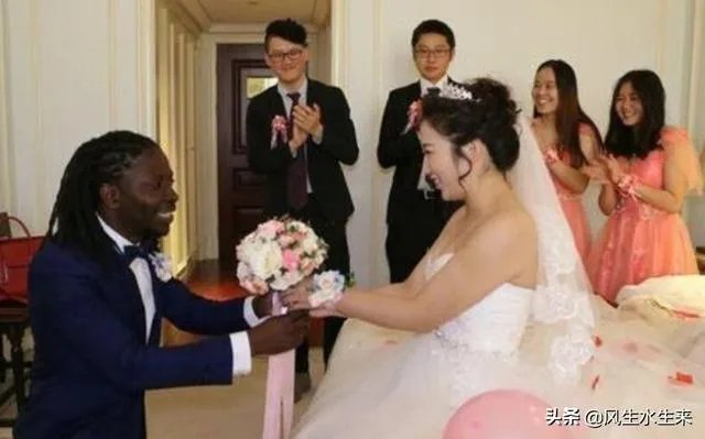 女儿和非洲小伙离婚了，孩子留给男方好还是留给女方好？