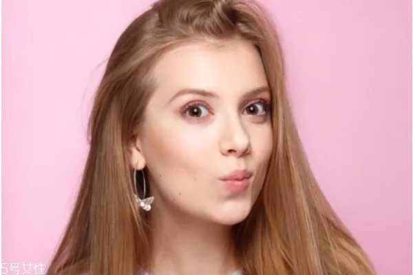 哪款粉底液适合裸妆 自然裸妆粉底推荐