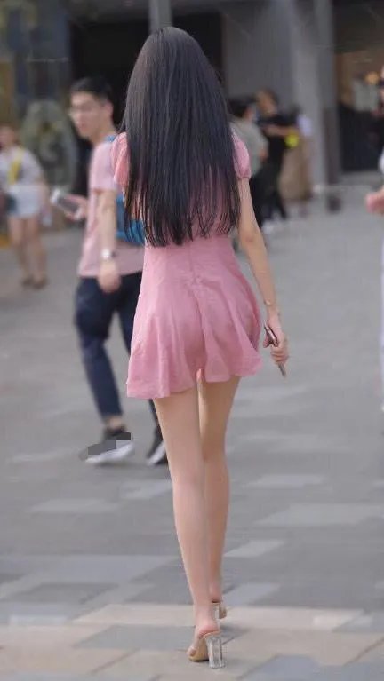 成年女性穿粉色就是装嫩，你怎么认为？