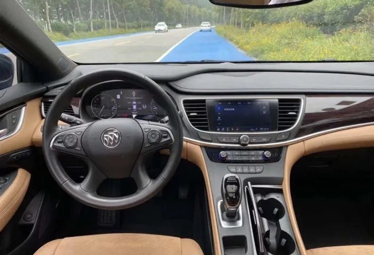 为了家人提君越，比凯美瑞更实在，你们说我买对了吗？