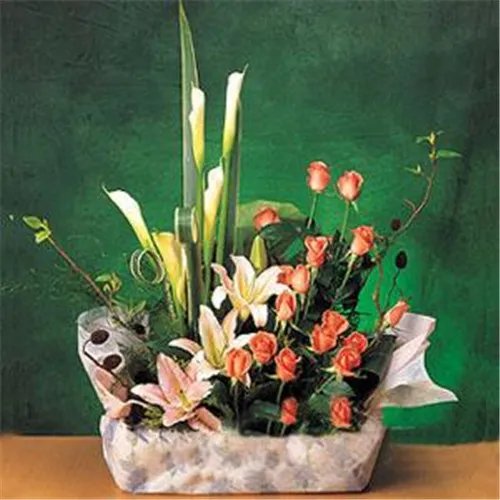 婚礼花篮用什么花好 婚礼花篮多少钱一对