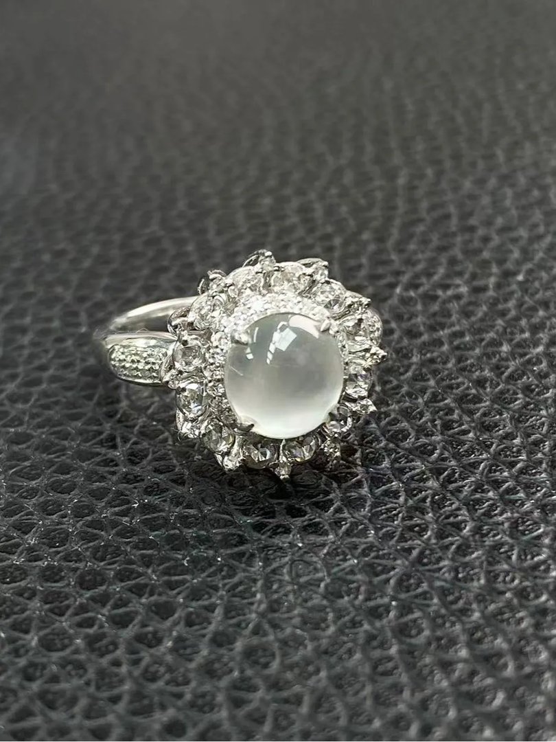 纯白色之恋~白冰翡翠戒指，上手精巧雅致，安安静静的小贵气~