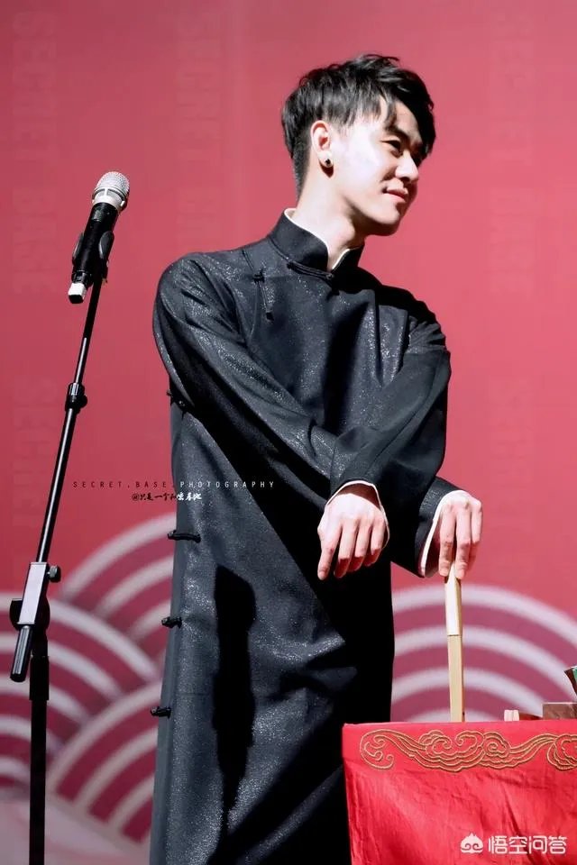 因唱小曲成“德云一哥”，不到半年反超岳云鹏，张云雷为何能火？