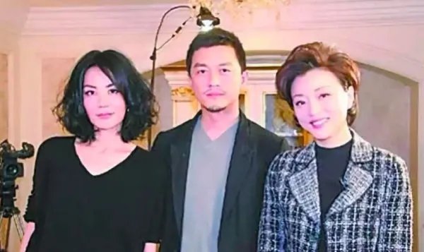 王菲和李亚鹏离婚的原因是什么？为什么王菲更愿意和谢霆锋在一起？