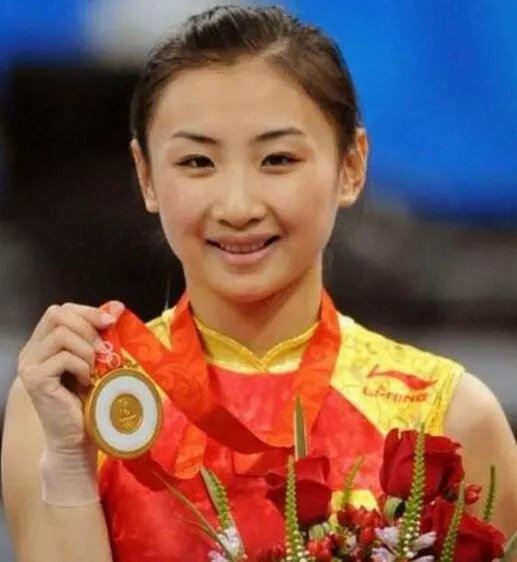 体坛明星遭逼婚 何雯娜保持轻松心态坦然面对