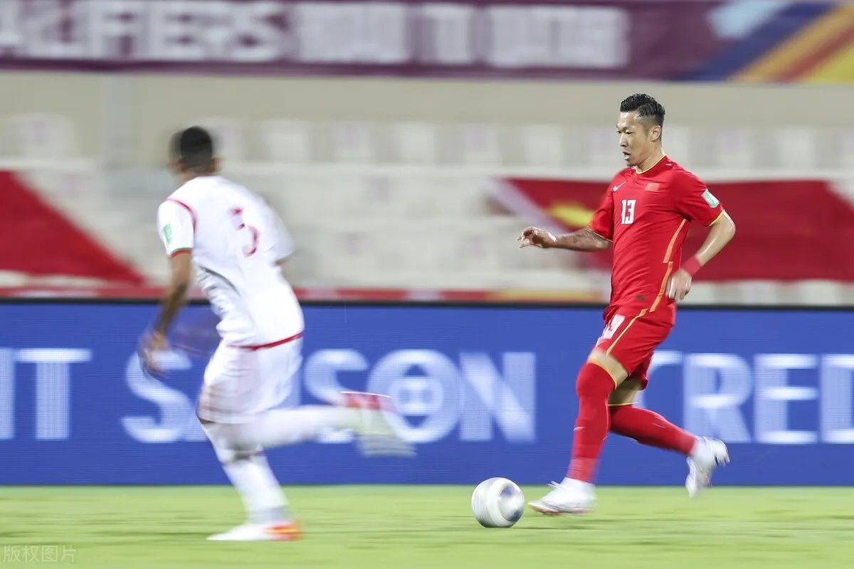 世预赛直播:国足vs阿曼，武磊抽射破门洛国富错失良机