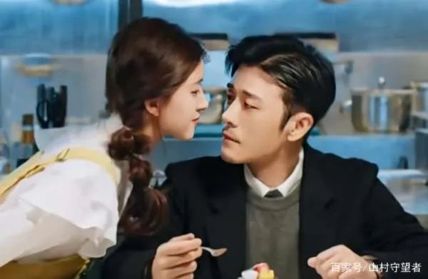 周冬雨和赵露思两个版本的《我喜欢你》,哪个更好看?