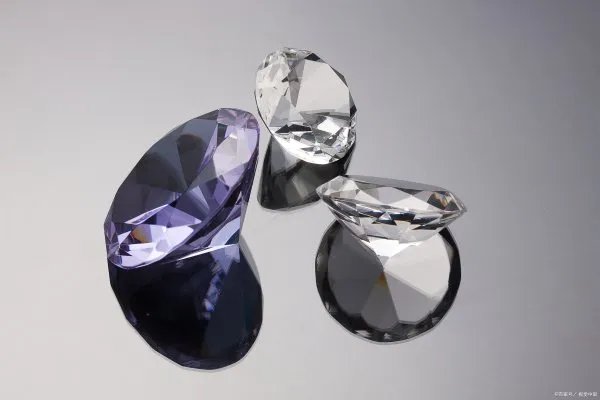 大家购买钻石的时候都会选择大牌子，钻石小鸟作为新晋的牌子怎么样呢？