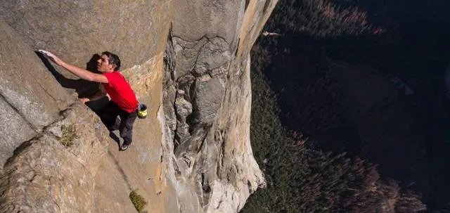 你怎么评价电影《徒手攀岩》？