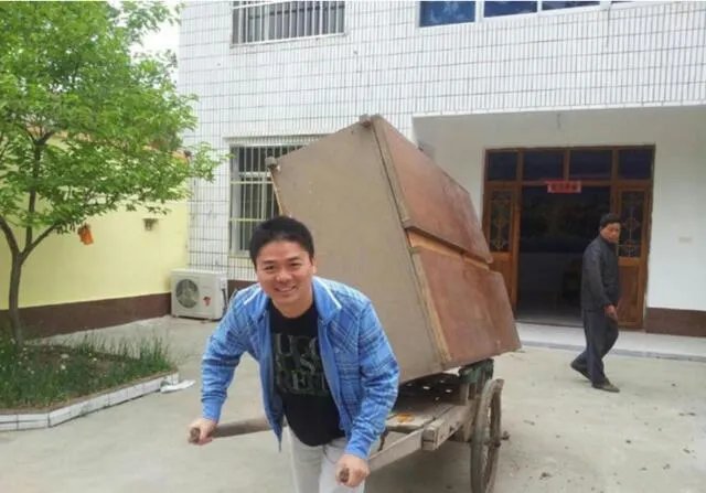 刘强东当村长，以一万工资聘老师，那平石头村的学校应该建成什么样？