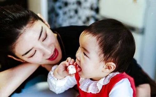 黄奕离婚后靠什么生活？