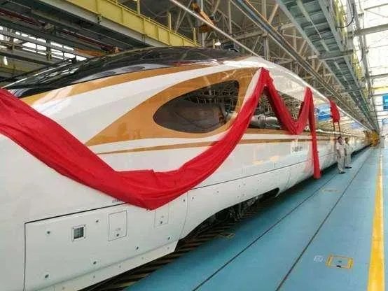 中国高铁复兴号今天首发，复兴号和谐号有什么区别？