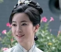 李晟说李佳航是极品黑，《锦心》中秦姨娘的黑化在前边的剧情中有哪些伏笔？