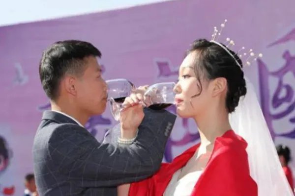 301对航天新人举办集体婚礼，为啥女的都说当航天人夫人很艰苦？