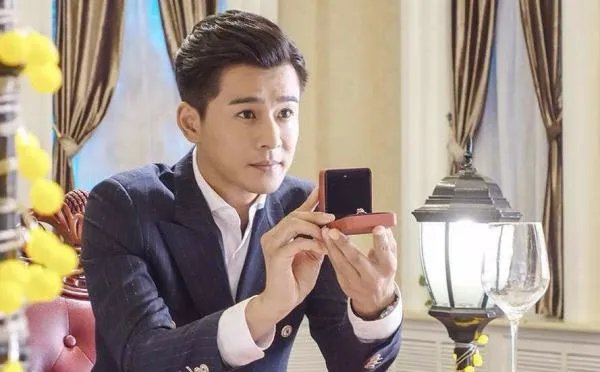 乔振宇是公认美男子，儿女双全，但是为什么却迟迟没有办婚礼？