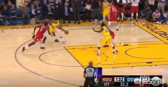 火勇裁判报告官宣，杜兰特界外救球是因哈登先犯规，火箭绝杀三分未提及，你怎么看？