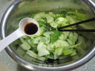 快手巧拌爽脆的地黄瓜