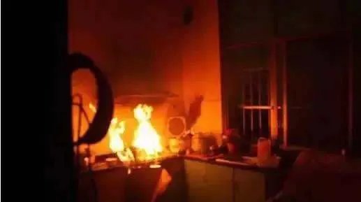 姐姐火海救弟弟不幸离世：年仅12岁还原真相过程