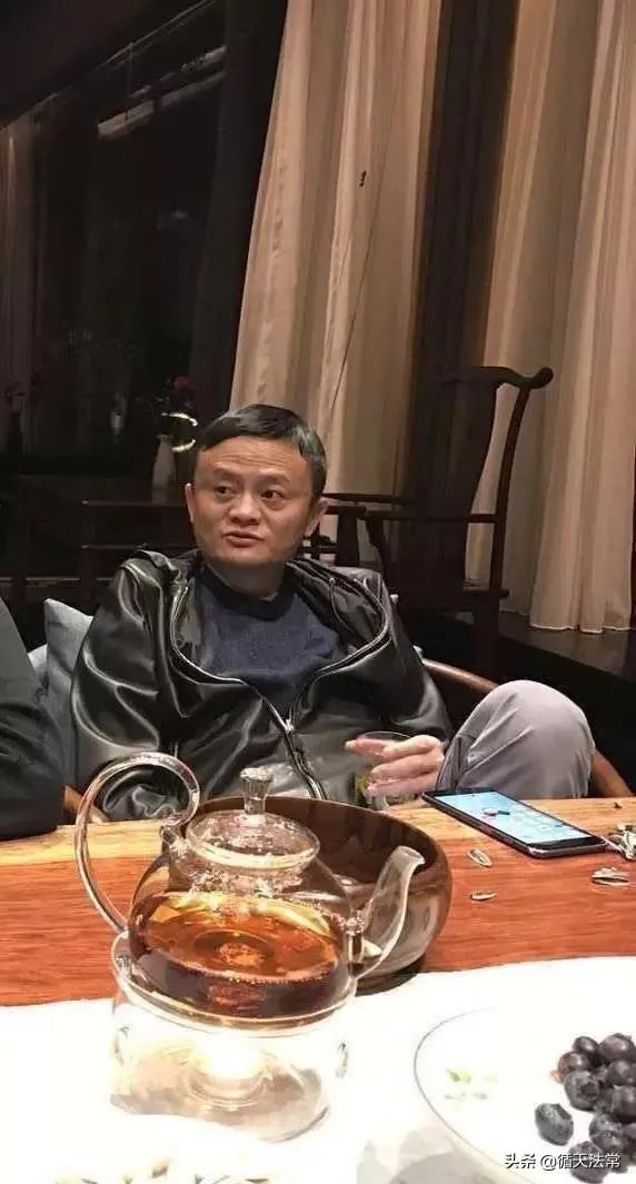 马云为什么这么信任张勇呢，把阿里巴巴这么大的一把交椅交给他坐？