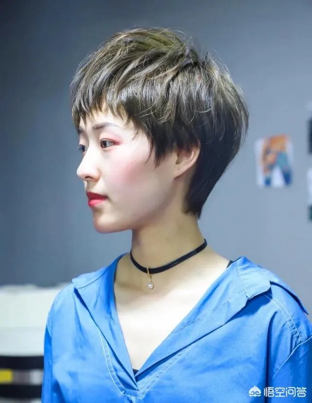 郑爽短发尴尬期