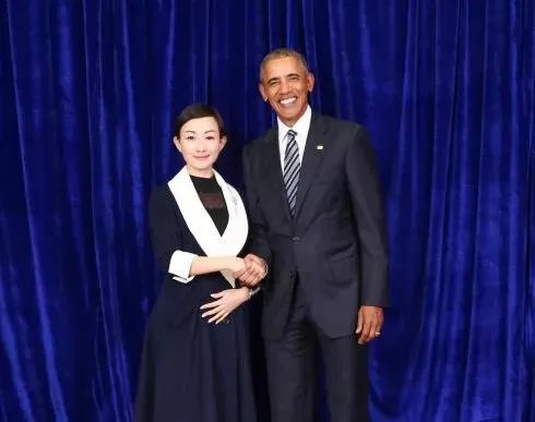 如何评价微商花25万与奥巴马合影？这对他们的生意有多大帮助？