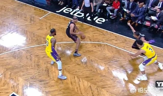 杜德利面对詹姆斯投进关键三分，为什么詹姆斯没有跳起来去干扰投篮，你怎么看？