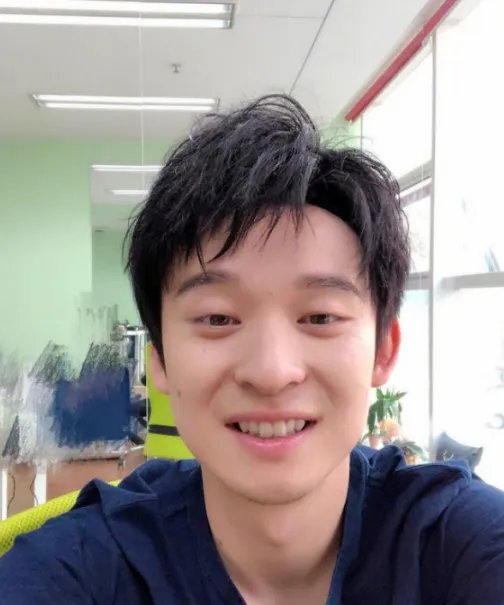 为什么说董子健是假笑男孩?